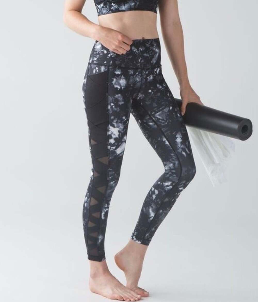 Lululemon Rise and Flow Pant Dusk Dye White Black / Black Size 6